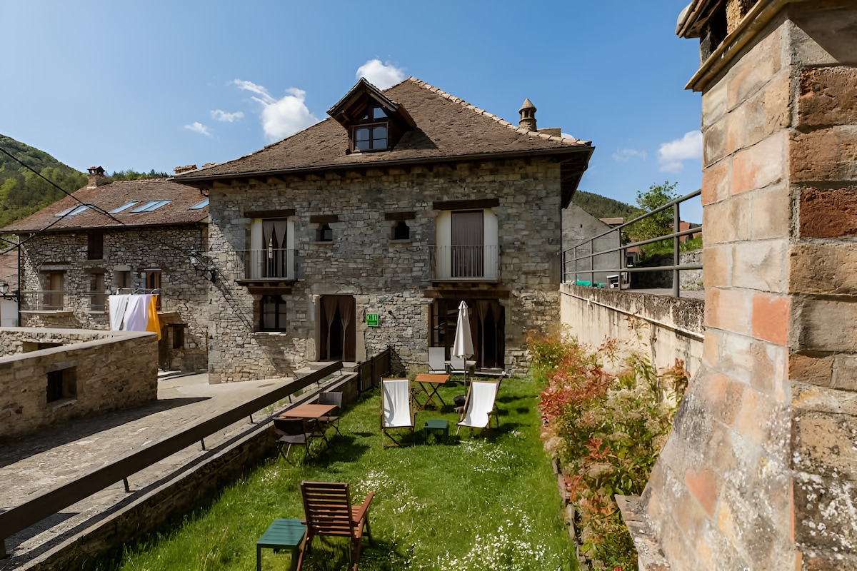 Primavera, Habitación de Matrimonio en la montaña