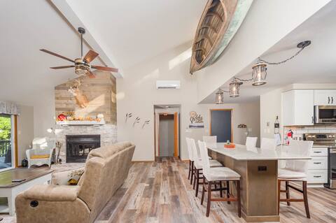 4 Seasons Lakehouse Luxury - Sleeps 12