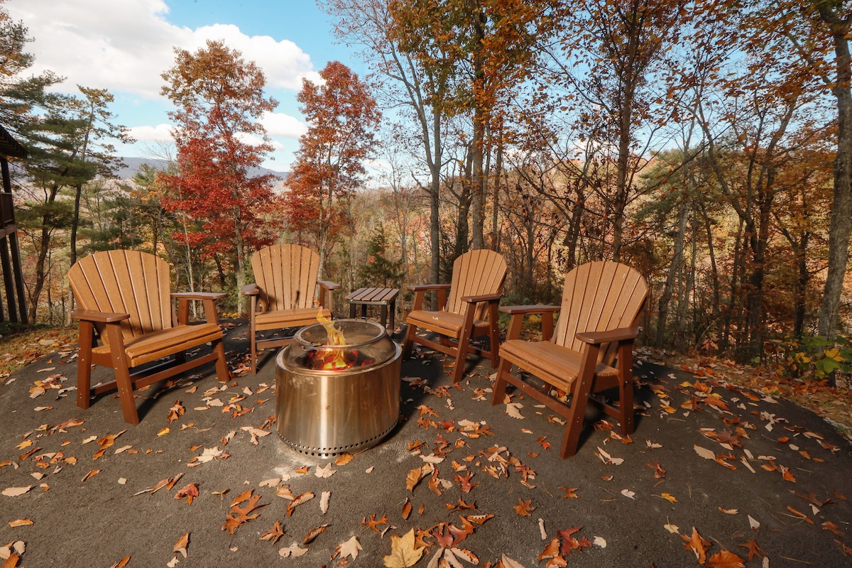 W/C Access./Firepit/Mtn Views/Hot Tub/Pool Table