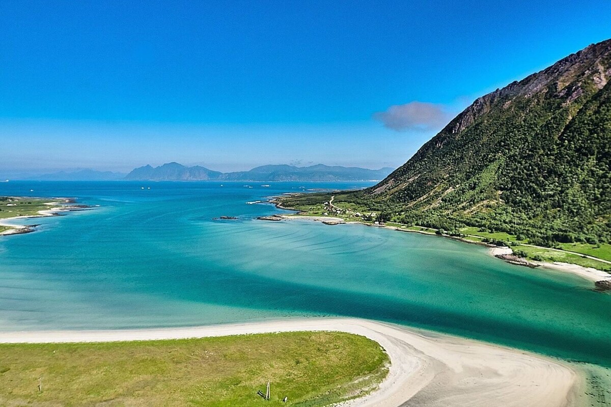 Koselig hus med strandlinje