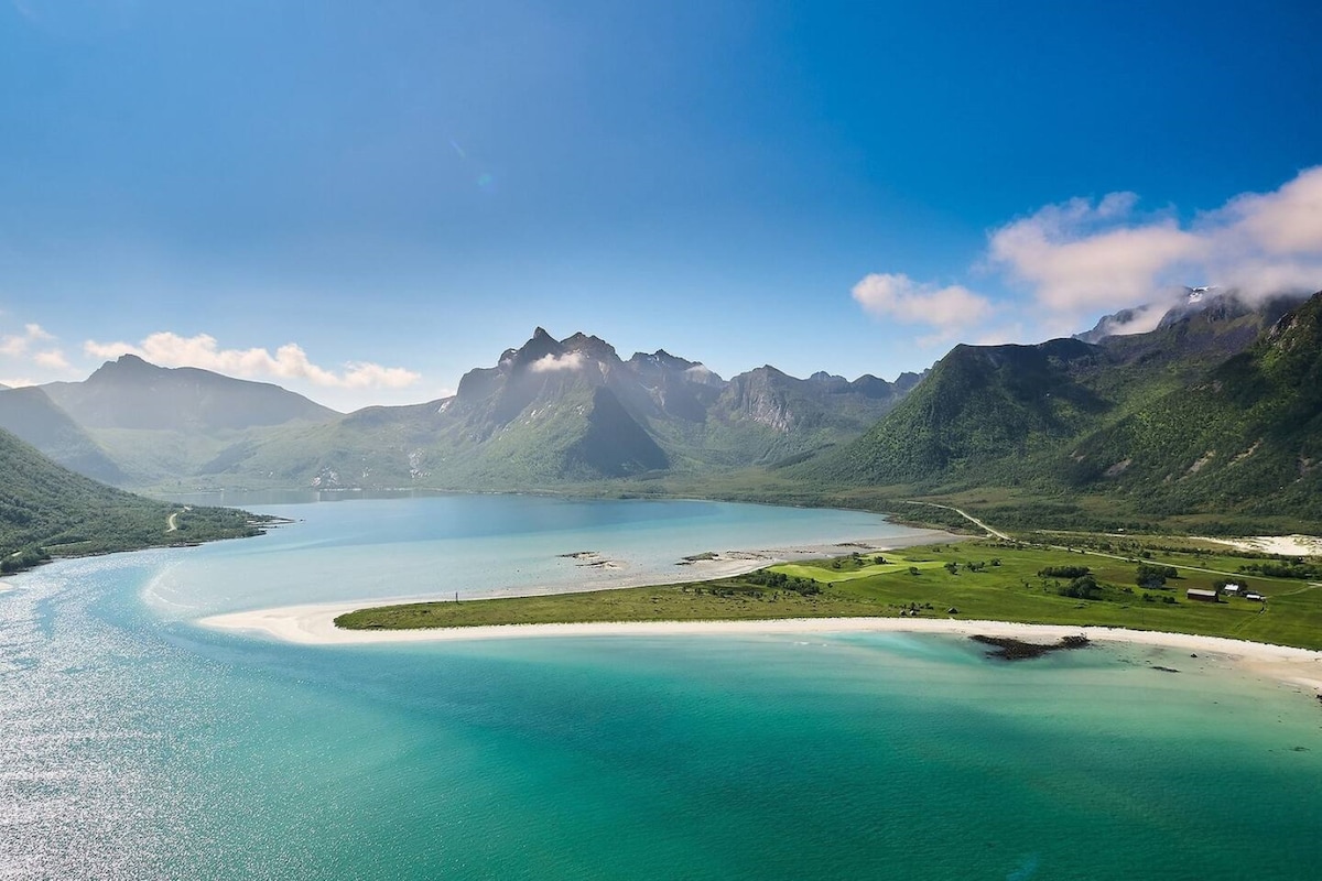 Koselig hus med strandlinje