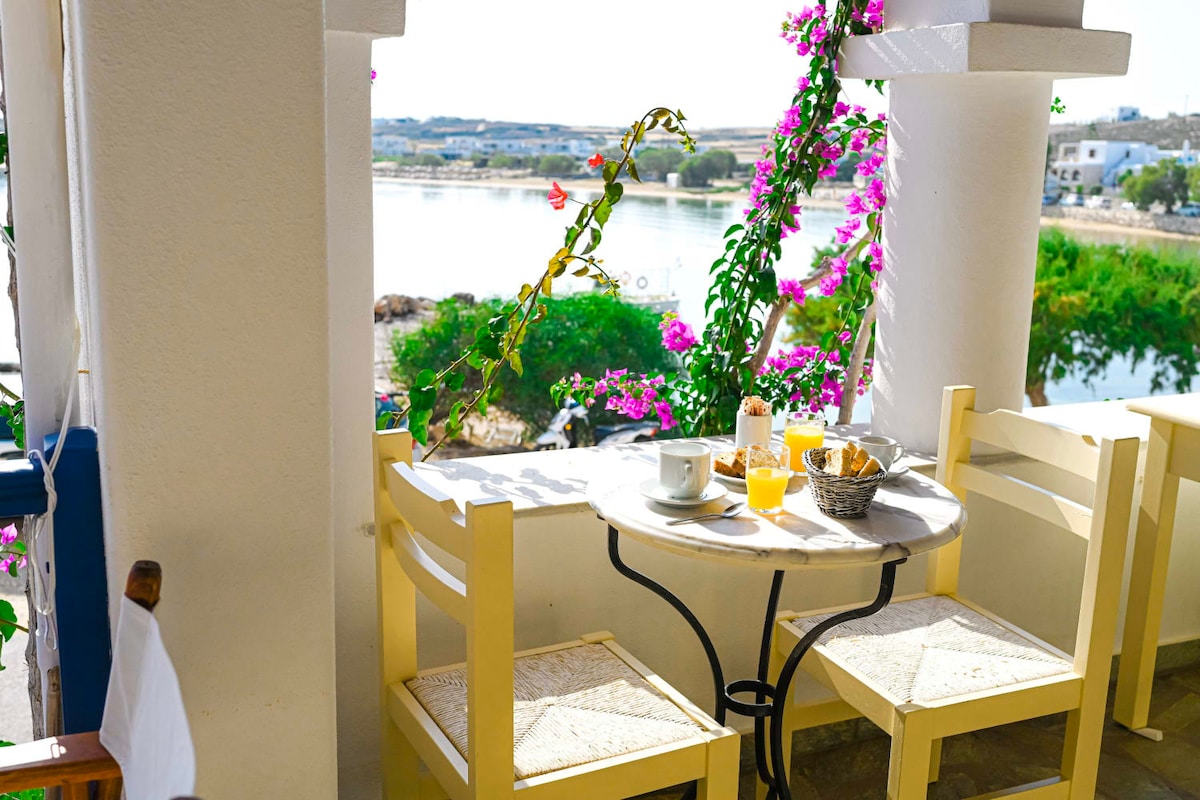 Beachfront Bocamviglies Room - Naoussa Seaside Gem