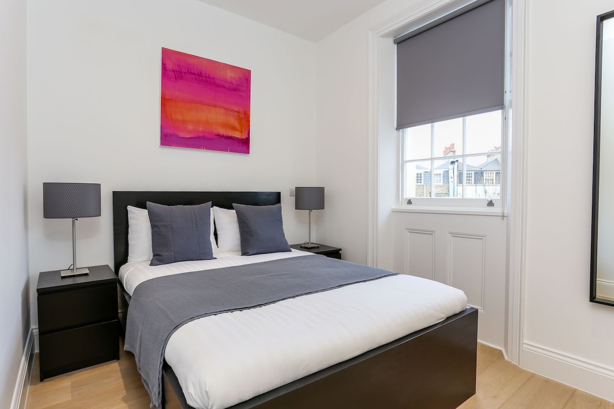 Modern One Bedroom moments from Kings Cross