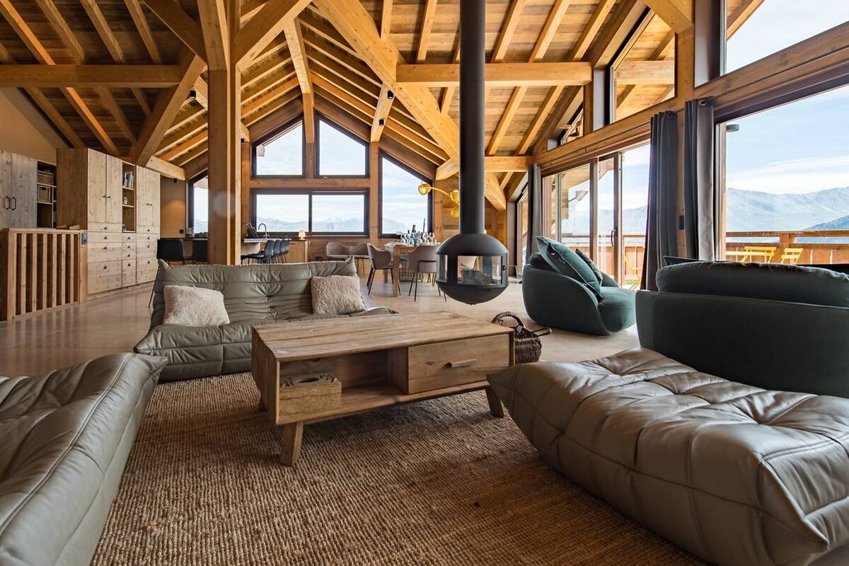 Chalet on the slopes with sauna up to 14 guests
