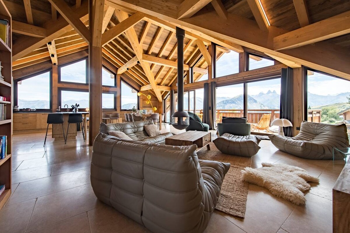 Chalet on the slopes with sauna up to 14 guests