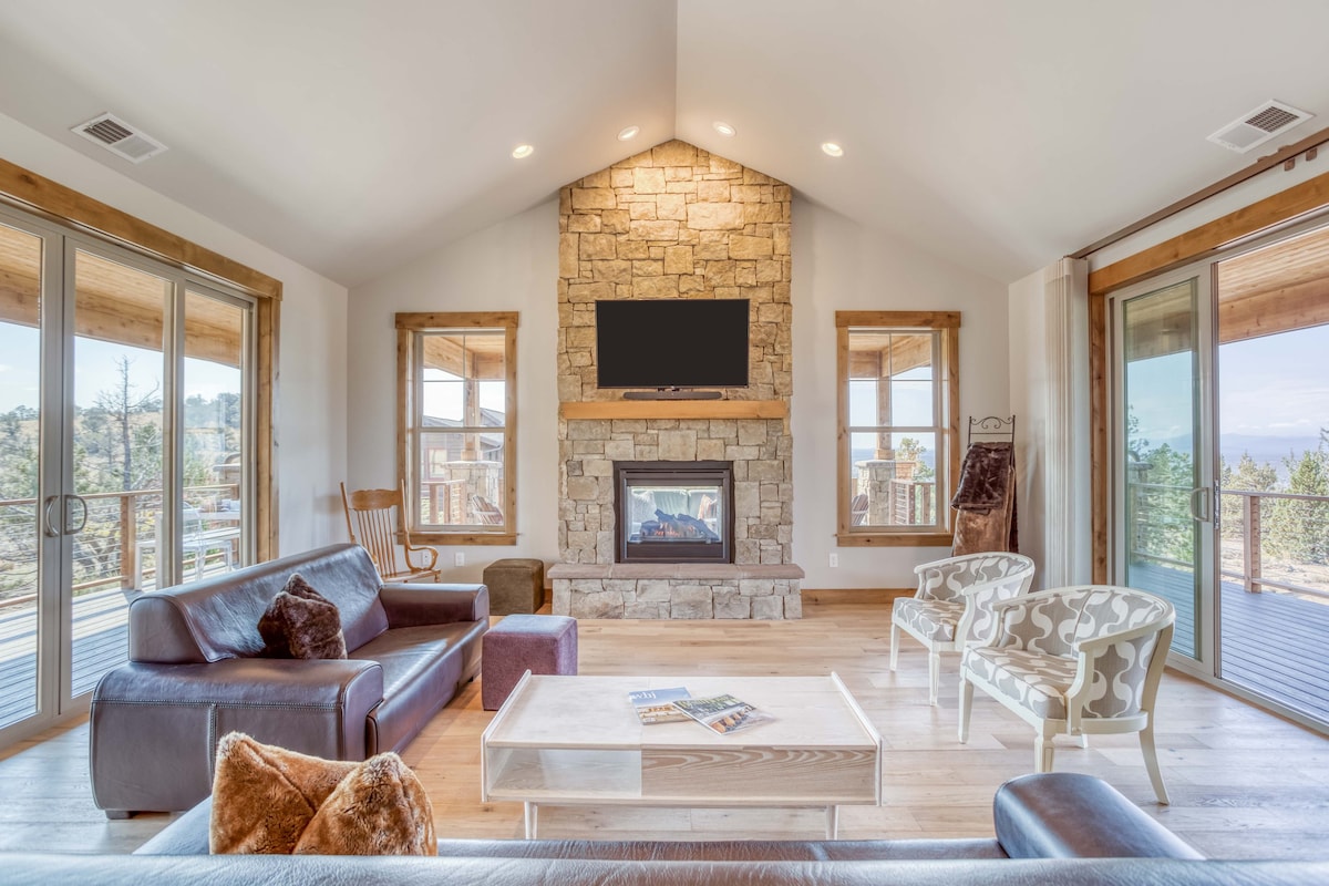 New in Brasada-Fireplace-King Suite-Mountain Vista