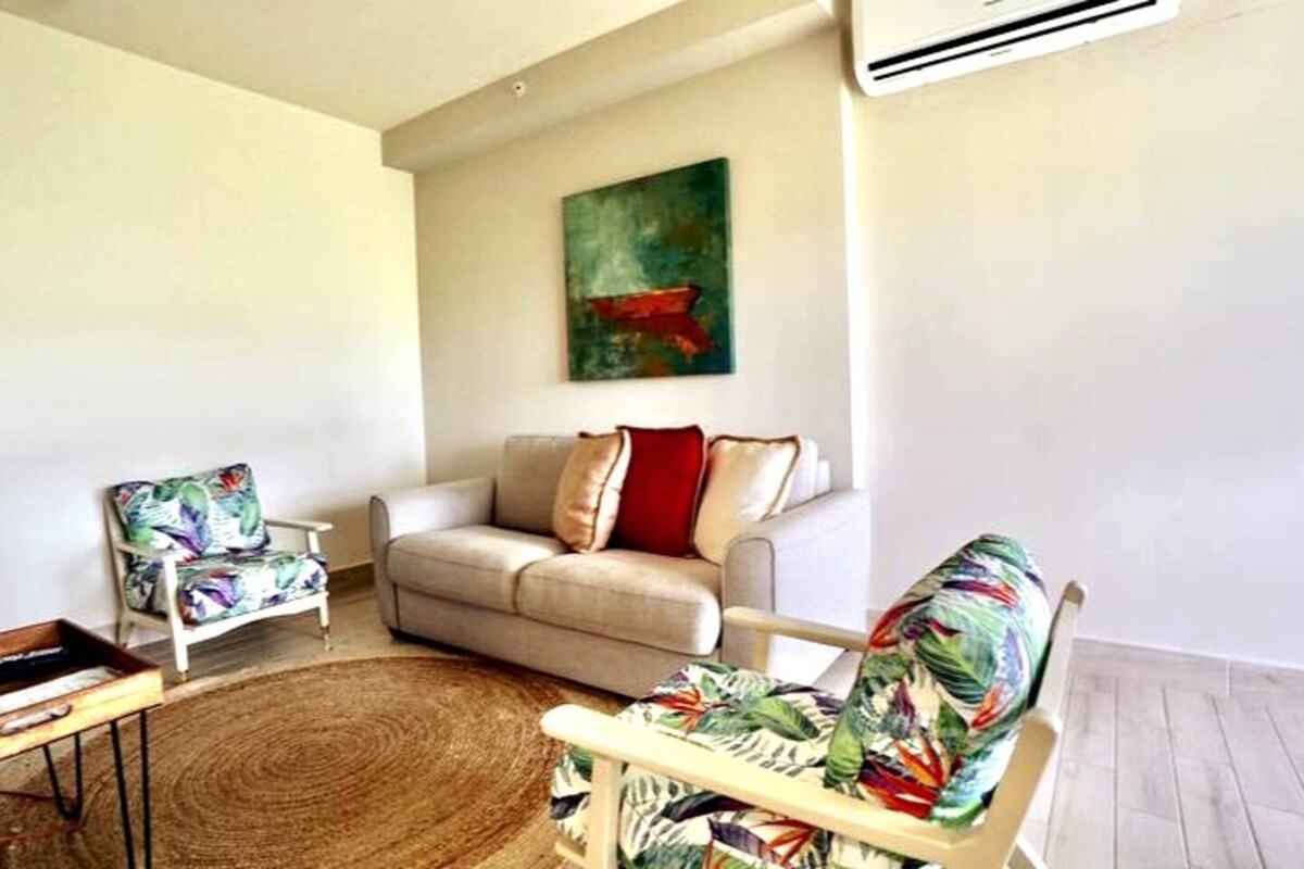 Beach Mountain view apt (B3-8G) 2 bed, 2 bath