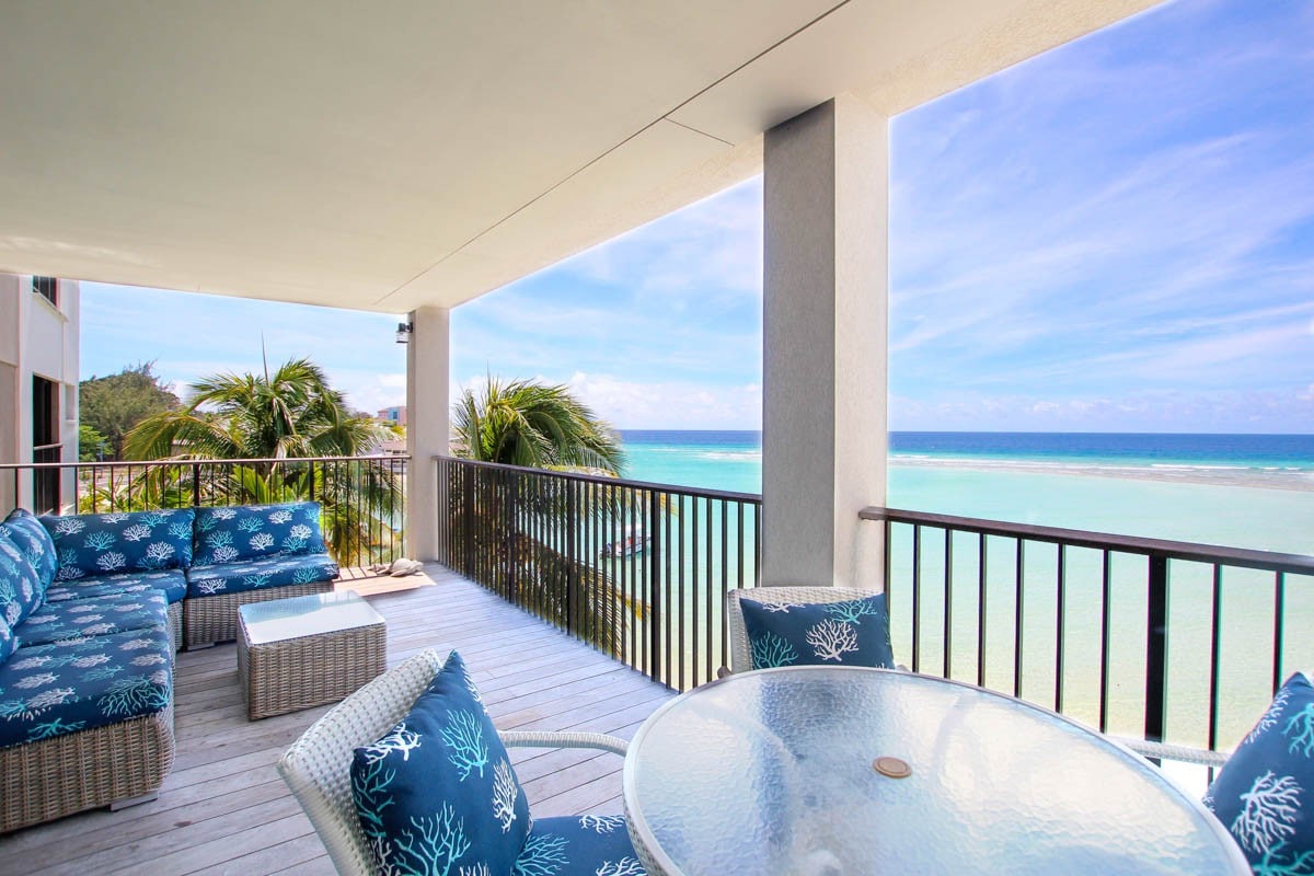 Beachfront Luxury with Incredible Ocean Views