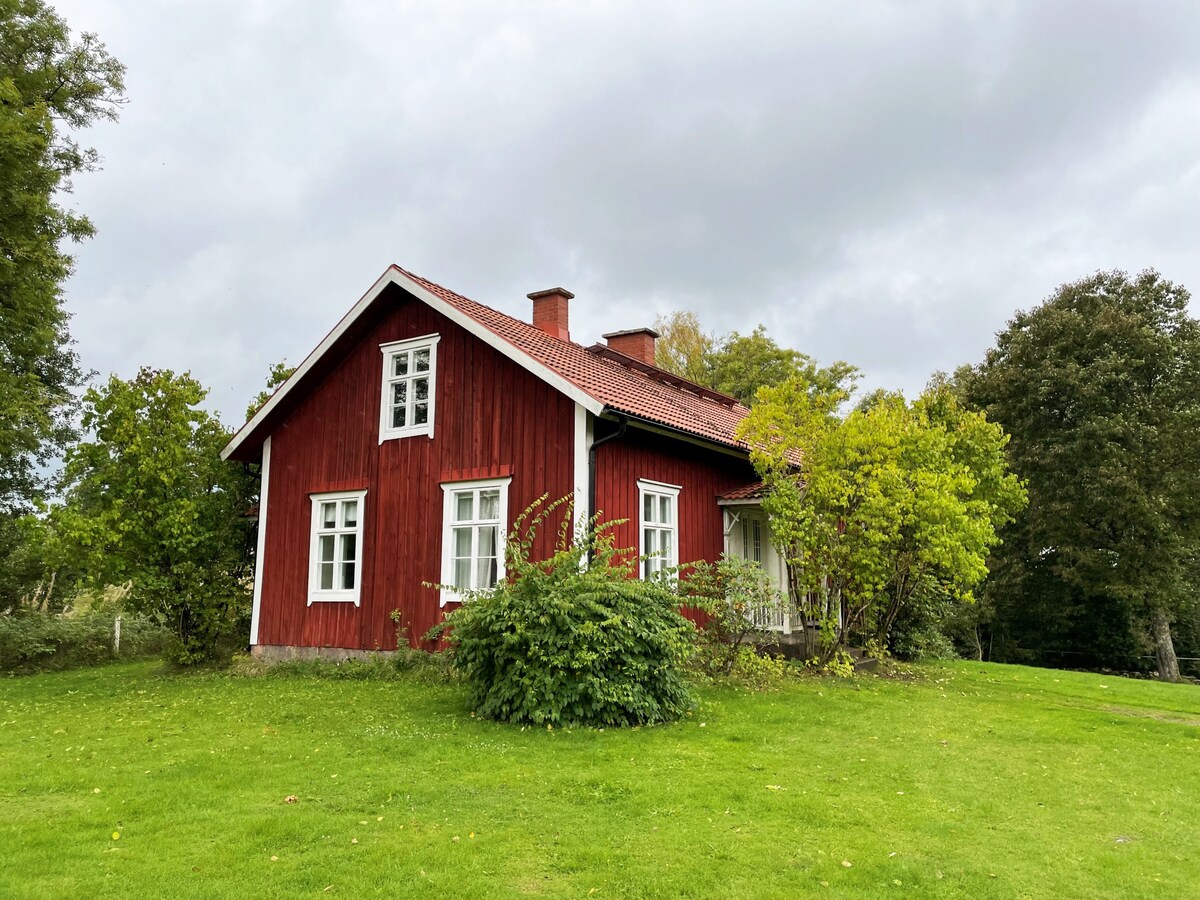 Nice cottage in Släthult outside Smålandsstenar |