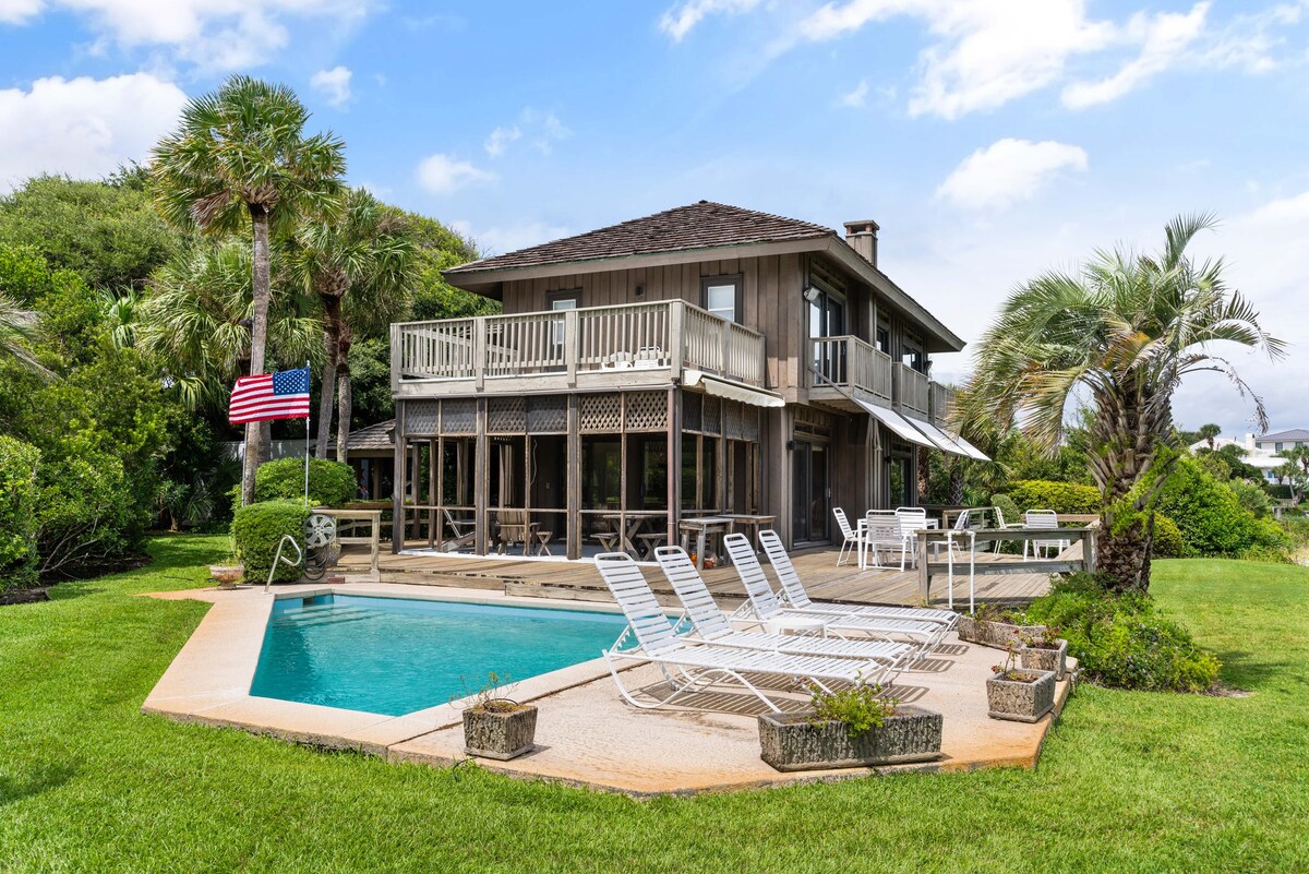 Classic Oceanfront Cottage w Pool