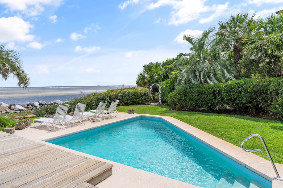 Classic Oceanfront Cottage w Pool