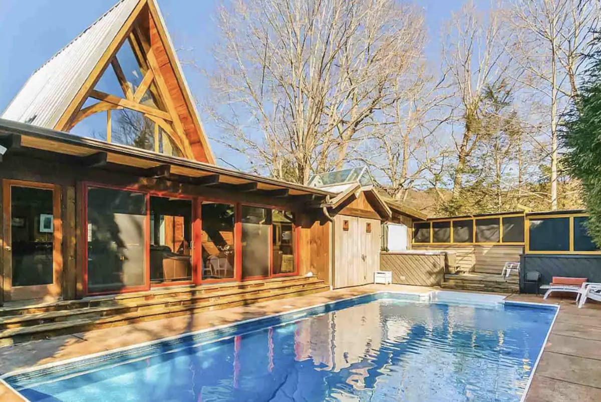 Beautiful Mountain Lodge with Pool, Hot Tub & More