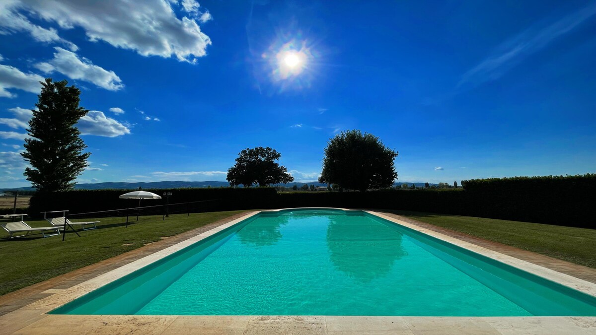 Spello By The Pool - Sleeps 11, Italy - Large priv