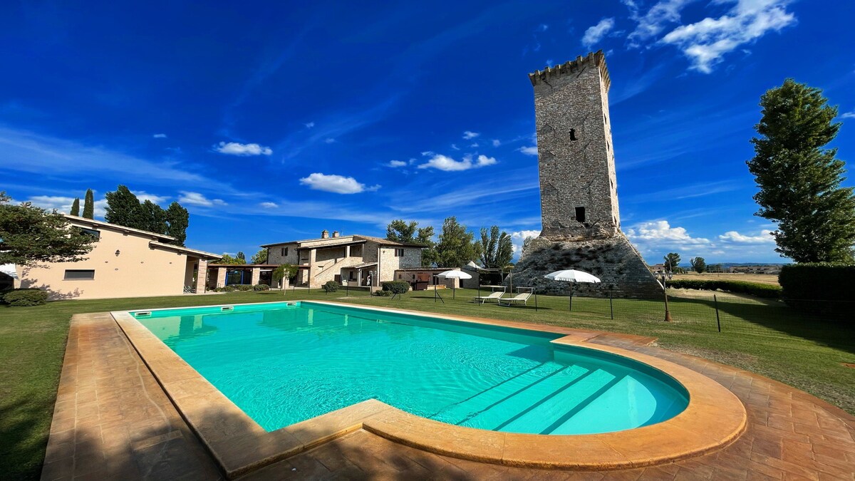Spello By The Pool - Sleeps 11, Italy - Large priv