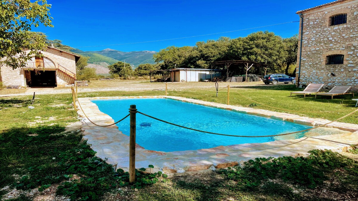 Exclusive Pool villa - Close to Spoleto shops and