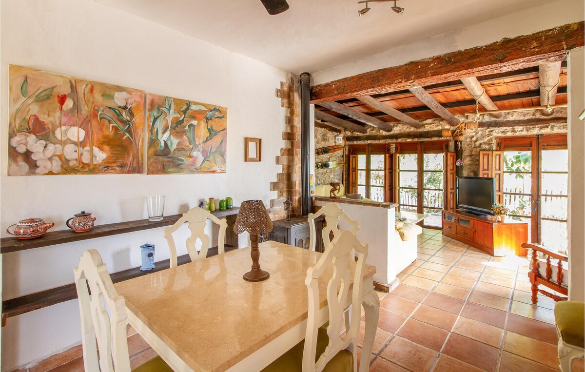 Cozy home in El Campello with kitchen