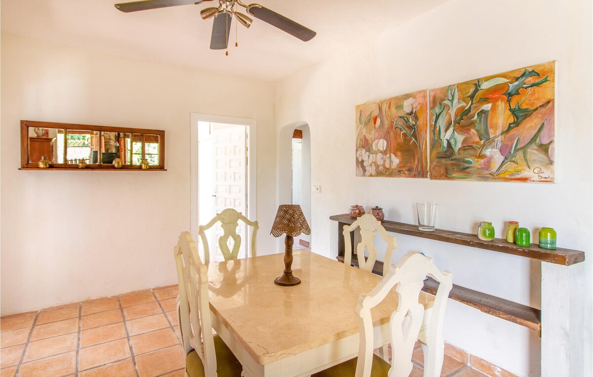 Cozy home in El Campello with kitchen