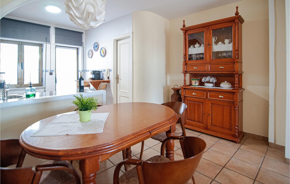 Amazing home in Saucelle , WiFi and 3 Bedrooms