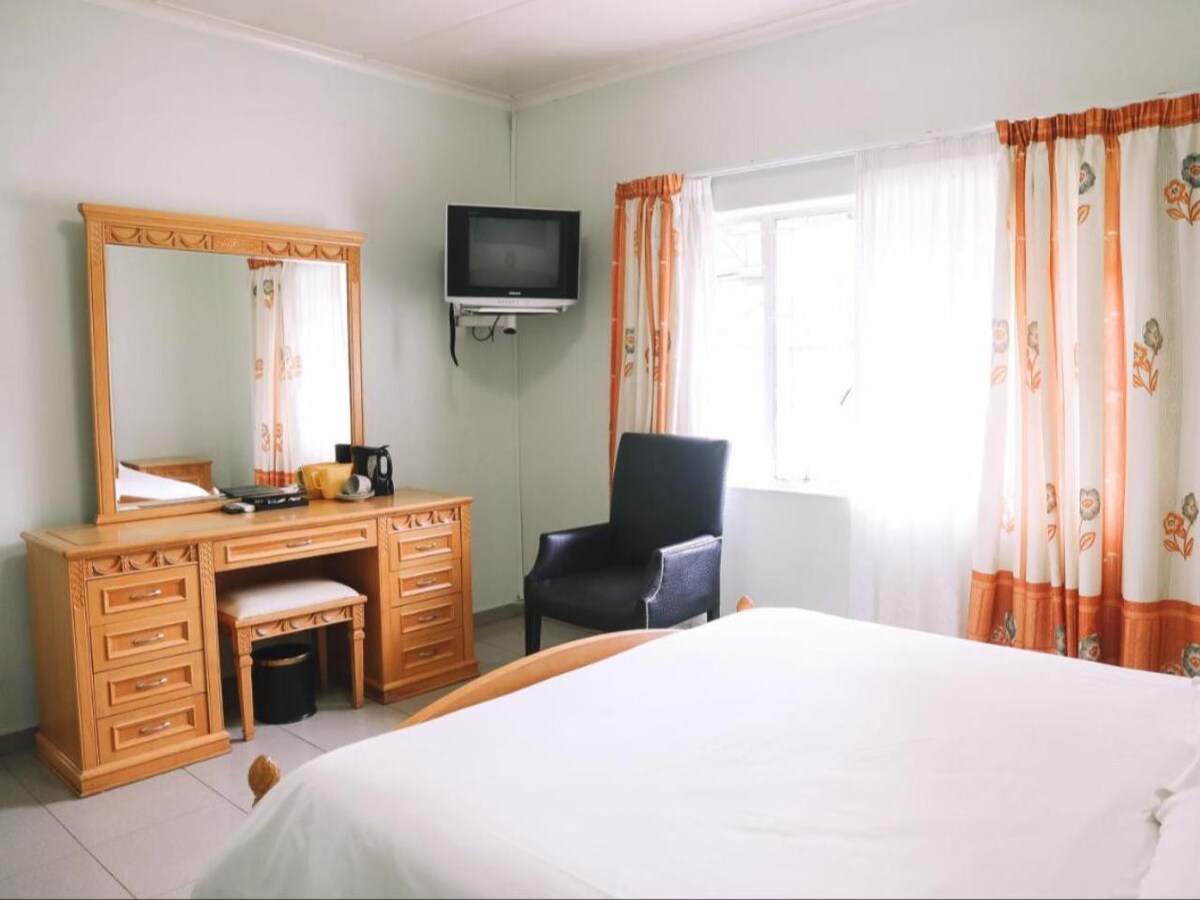 Ladysmith Motel | Standard Queen Rooms