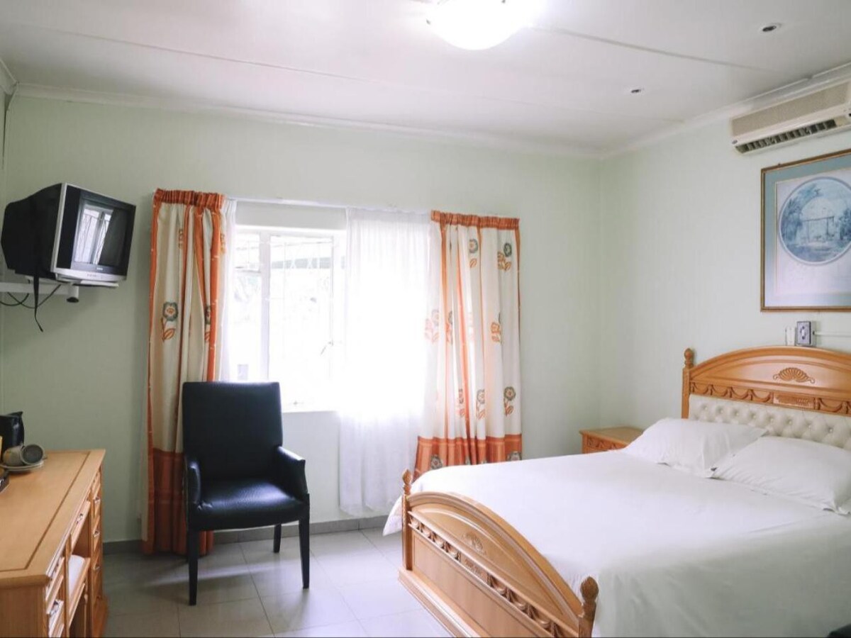 Ladysmith Motel | Standard Queen Rooms