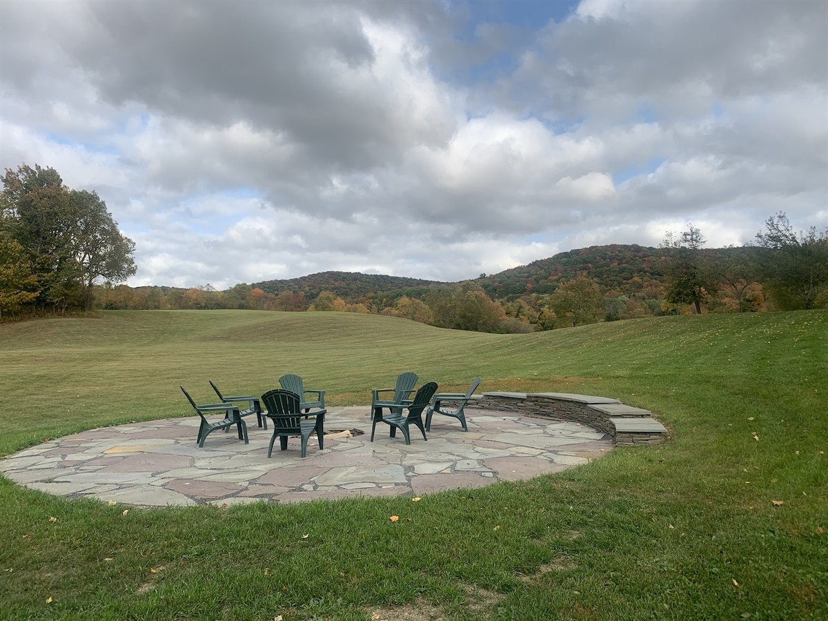 1825 Barn - 1 of 3 Rentals in Fly Creek, 5 minutes