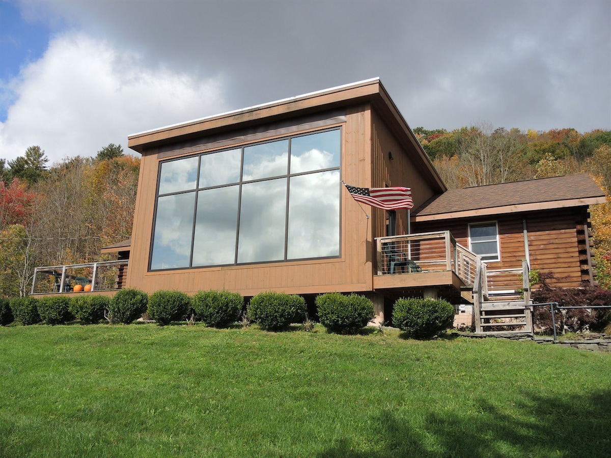 Arnoldson House - Dramatic rolling hill views, mod