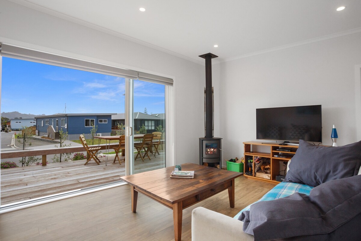 Sandy Retreat - Waihi Beach Holiday Home