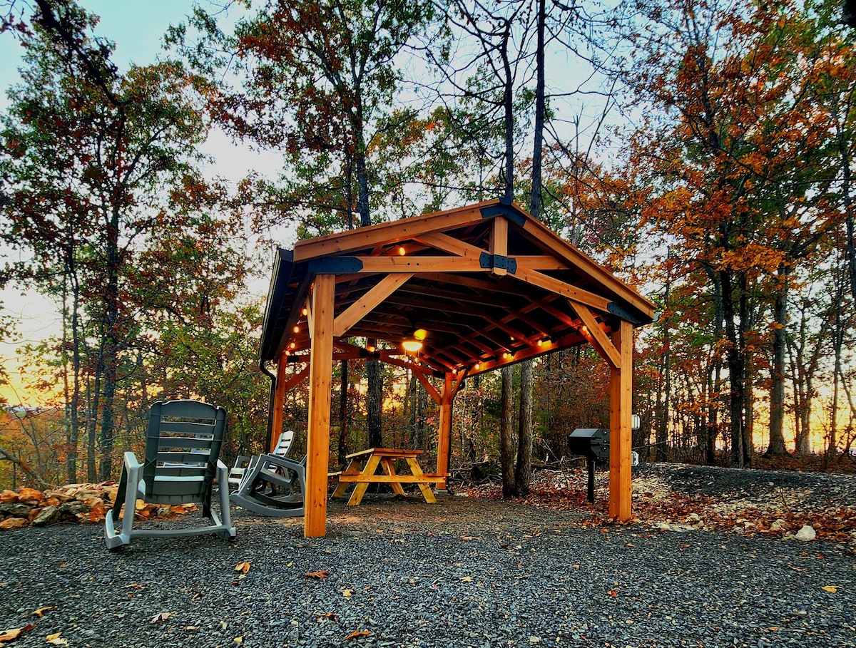 Rustic Cabin -Hot tub, Mtn Views