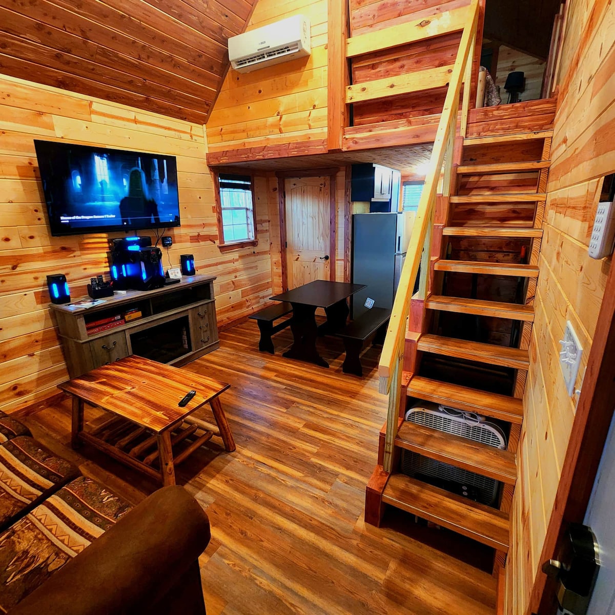 Rustic Cabin -Hot tub, Mtn Views