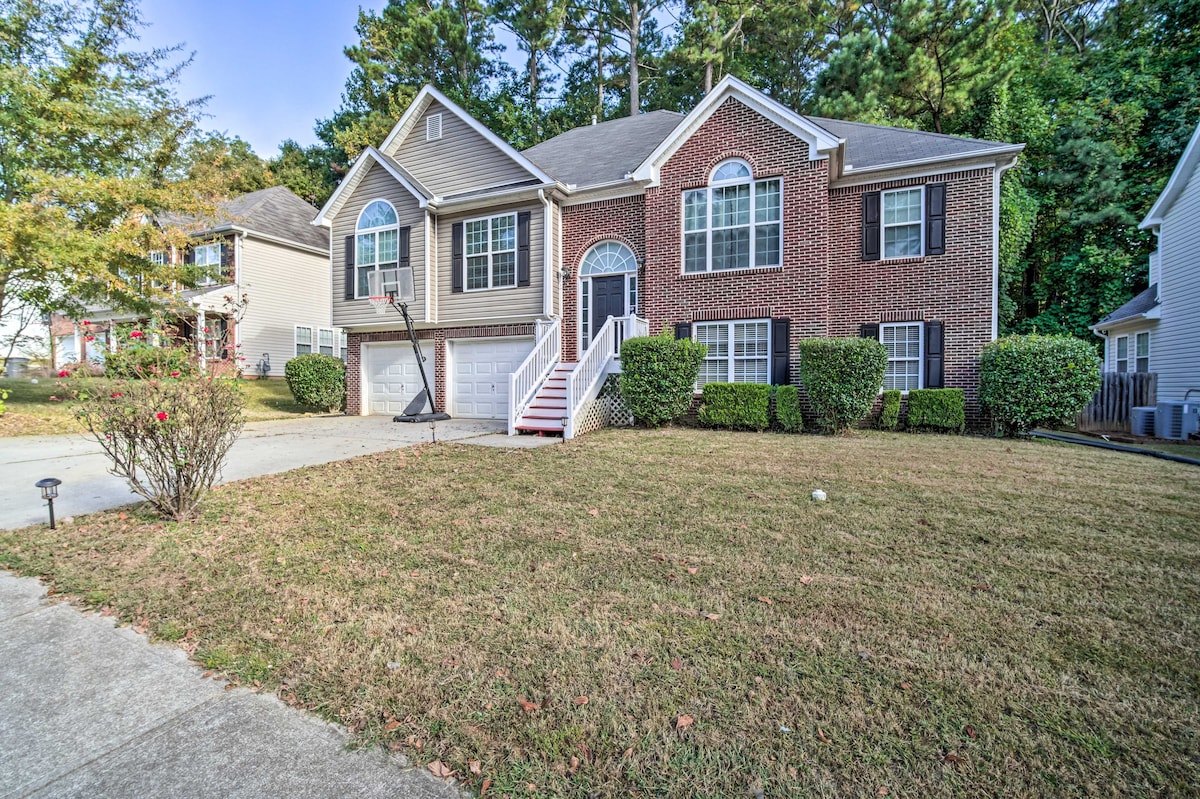 Spacious Acworth Home w/ Deck ~ 1 Mi to Lake