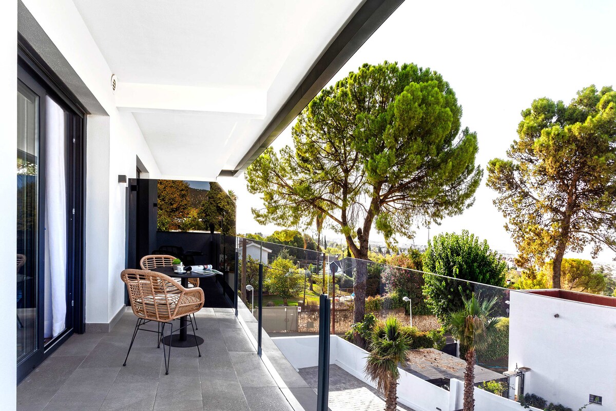 Luxury apartment with terrace & pool. Arruzafa VII