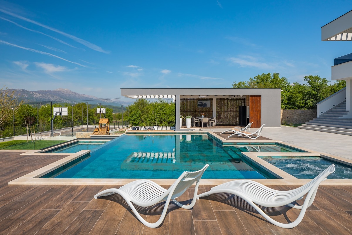 Luxury Villa Arya with 77sqm heated pool, hot-tub