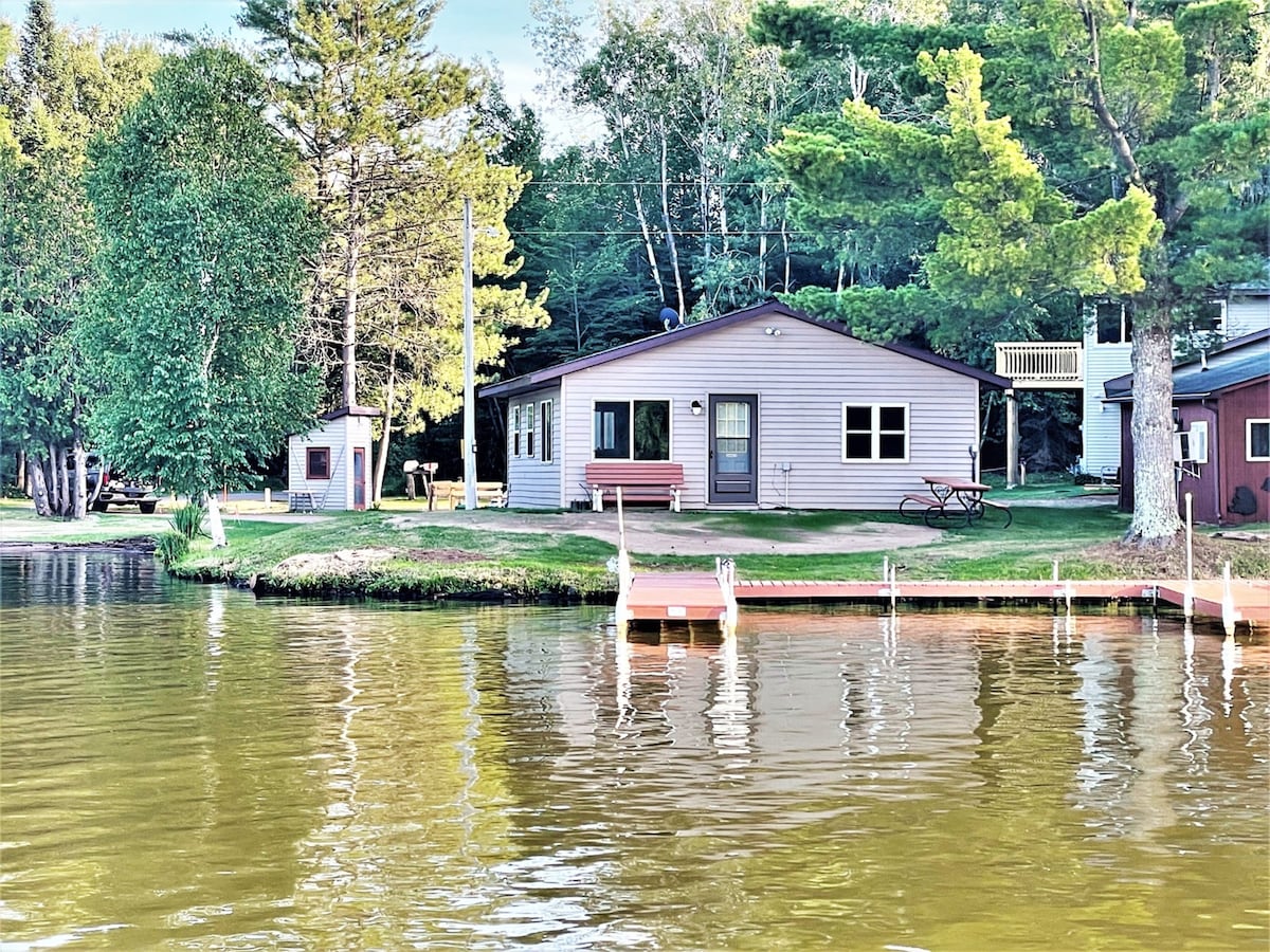 Lakeside, newly renovated, Long Lake Cabin 3!