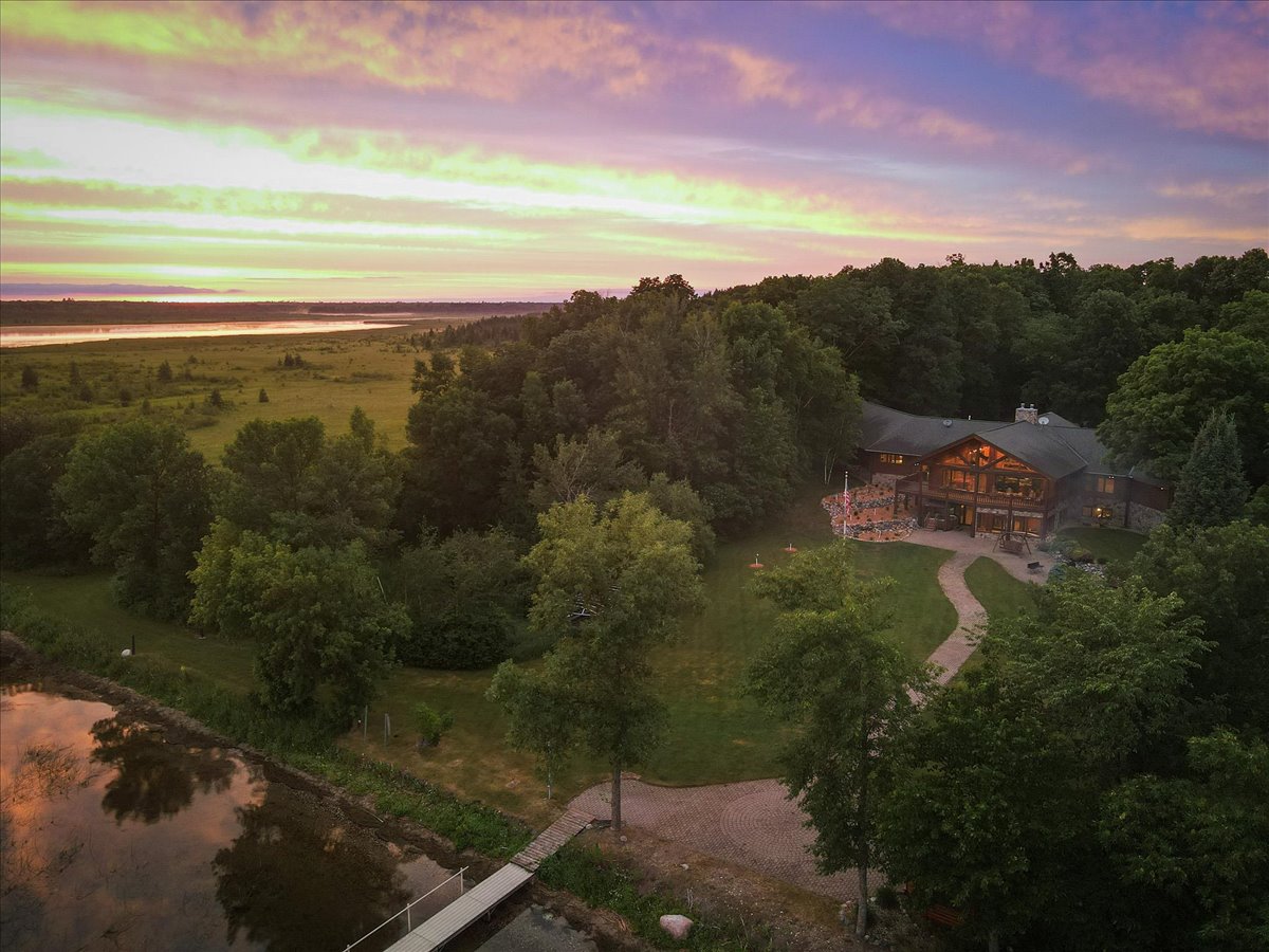 Luxury lakeside sanctuary on Leech