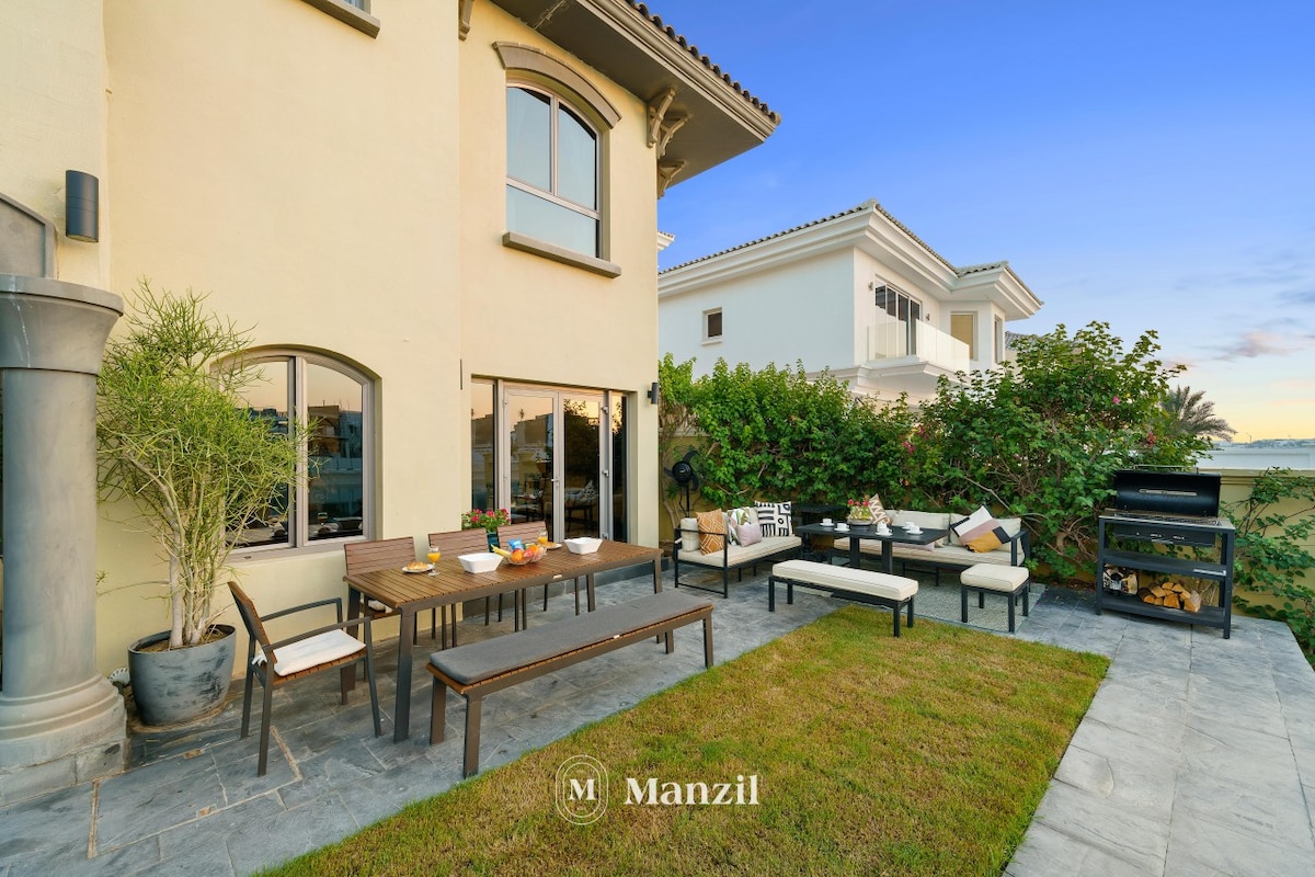 Manzil -Exquisite 5BR Villa in Palm w Beach Access