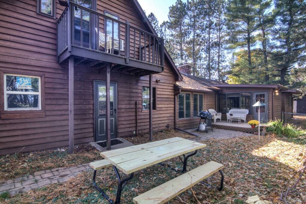 Cozy cabin on Elk Lake