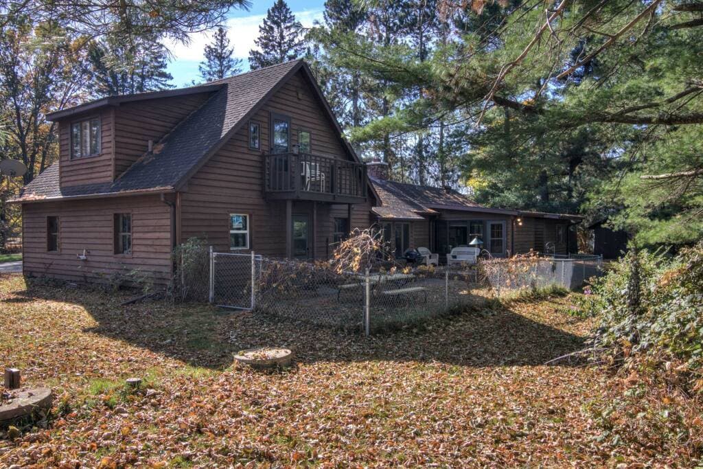 Cozy cabin on Elk Lake