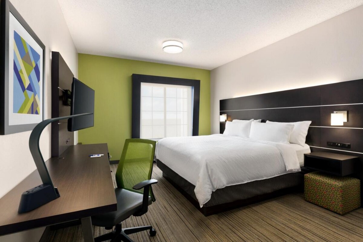Guest Room with King Bed at Holiday Inn Express & Suites Shawnee