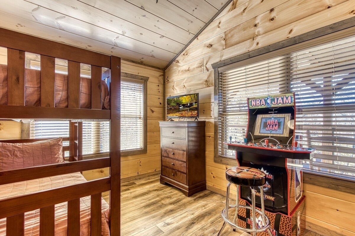 Private Pool Cabin with Spacious Layout, Game Area