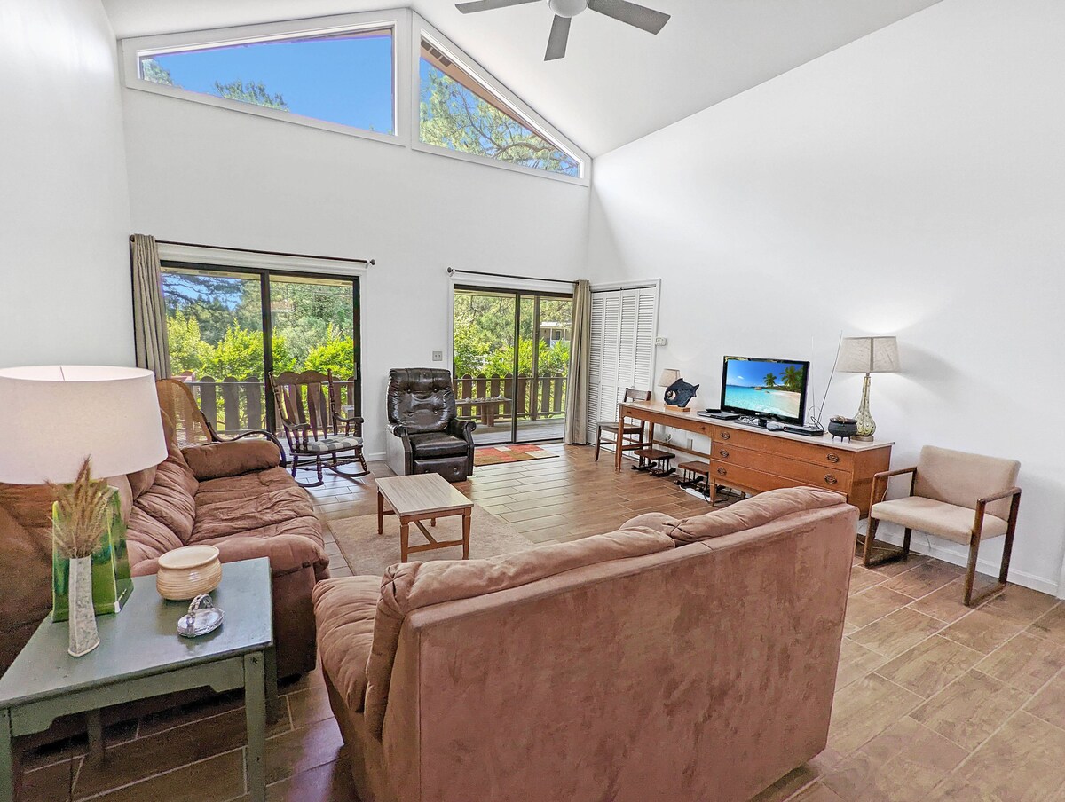 Endless Summer - Pet friendly w/ Screened porch!