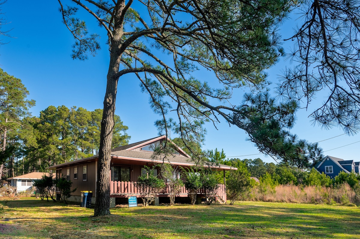 Endless Summer - Pet friendly w/ Screened porch!