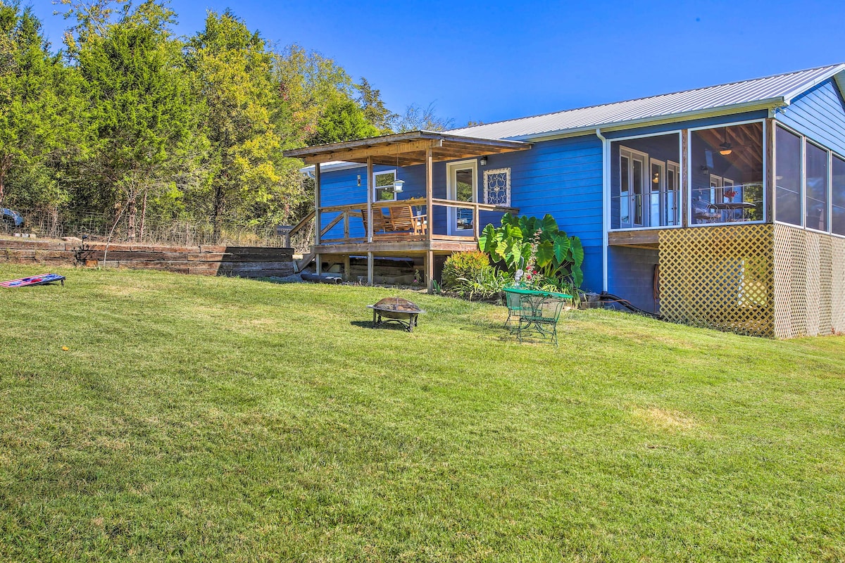 'Granville’s Blue Cottage' Porch & River View!