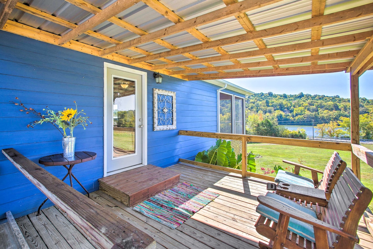 'Granville’s Blue Cottage' Porch & River View!