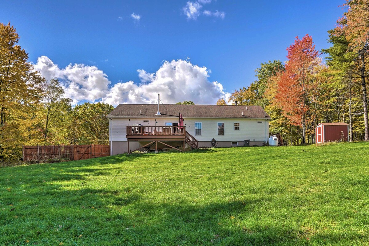 Catskills Home with Yard & Media Room ，靠近滑雪场