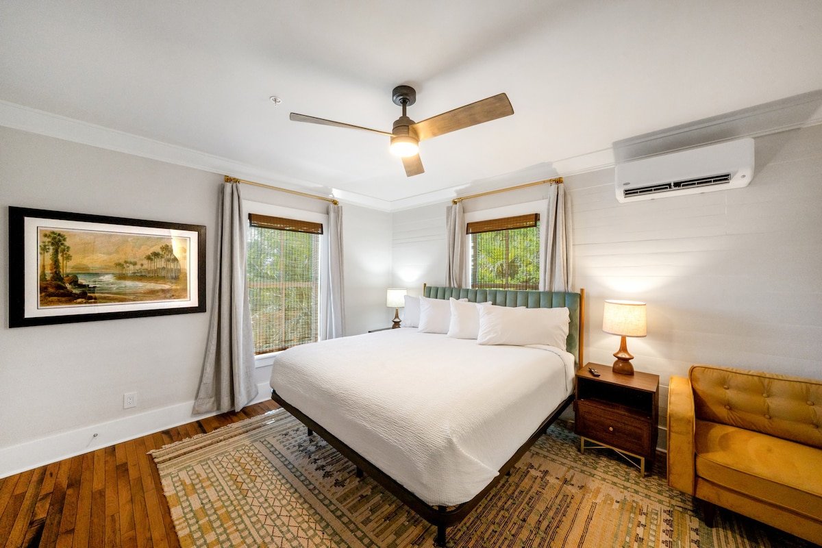 Charming & Cozy King Bedroom, Newly Renovated,