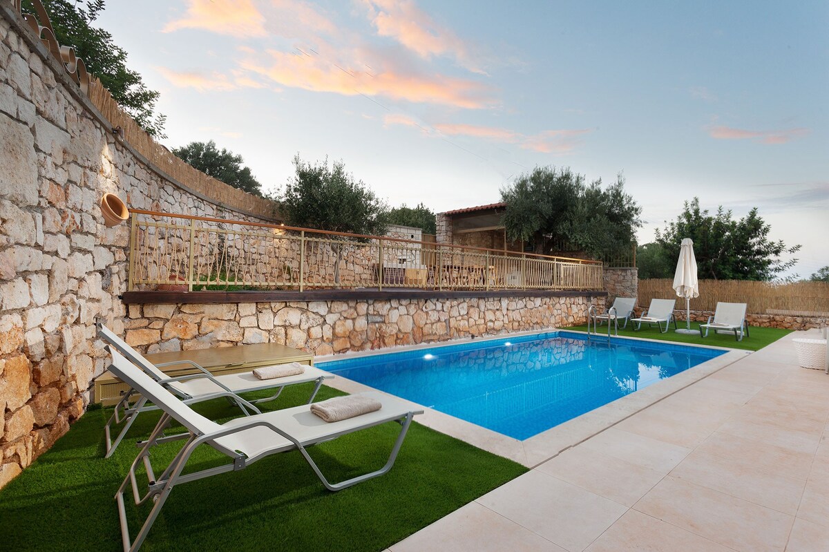 Villa Excesio - With Private Pool