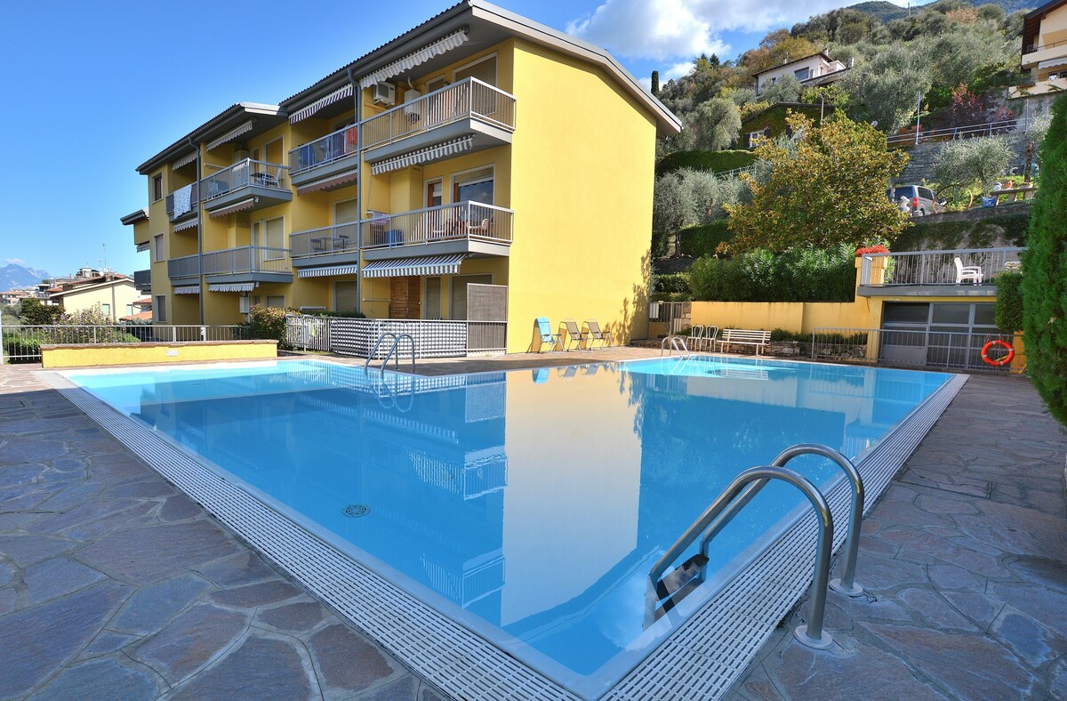 Apartment La Perla With Pool