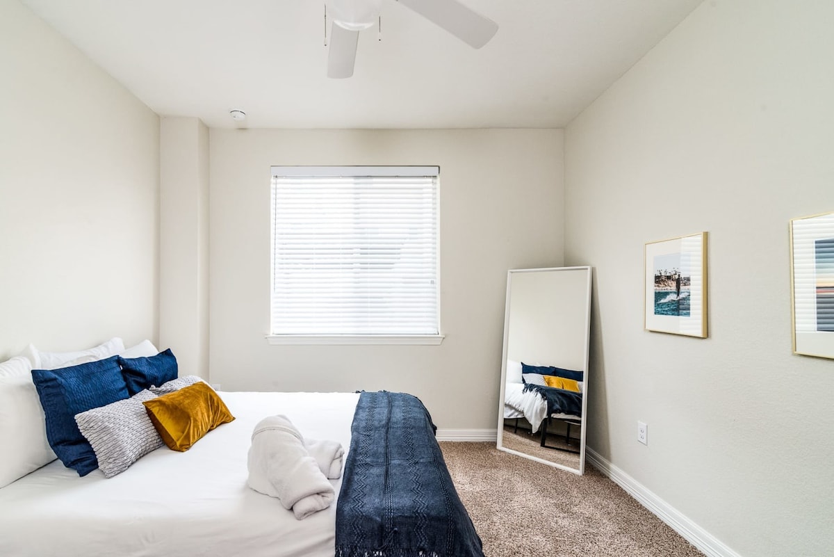 1居室公寓，带58英寸4K智能电视和室内洗衣房