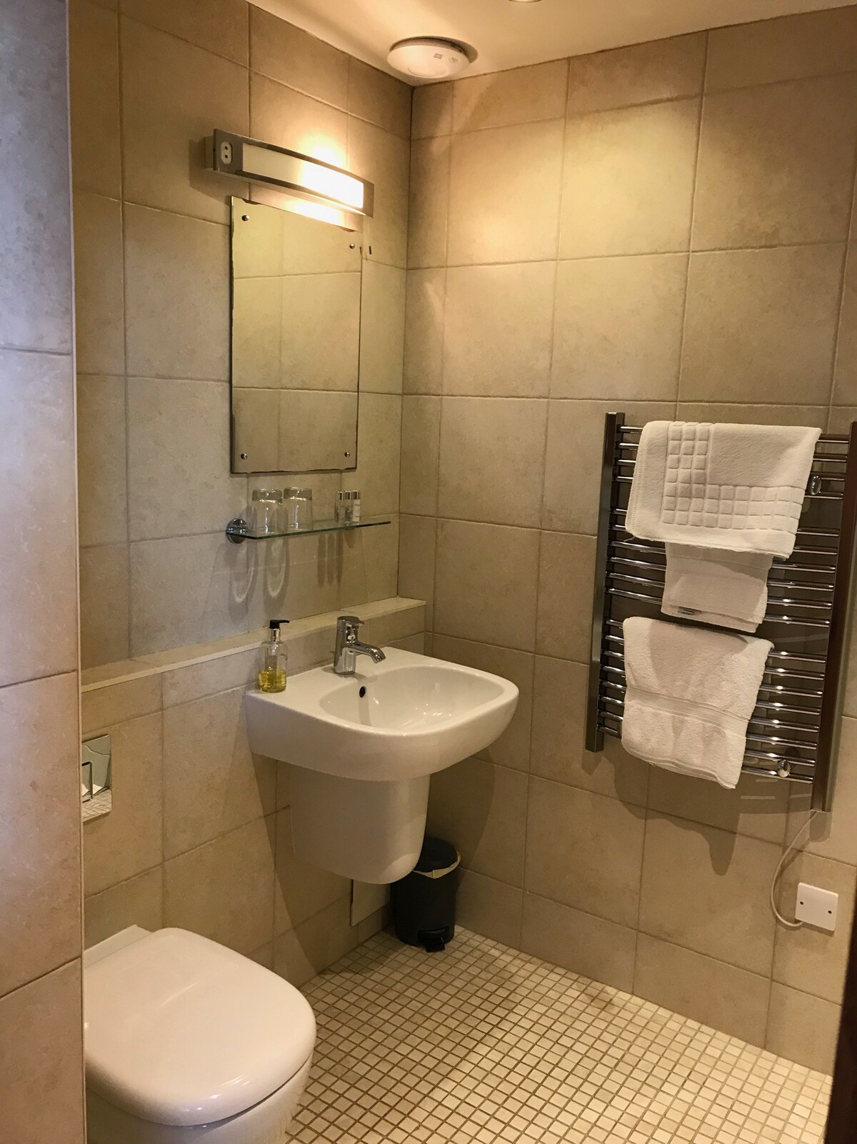 Twin or Super king Room with Ensuite bath
