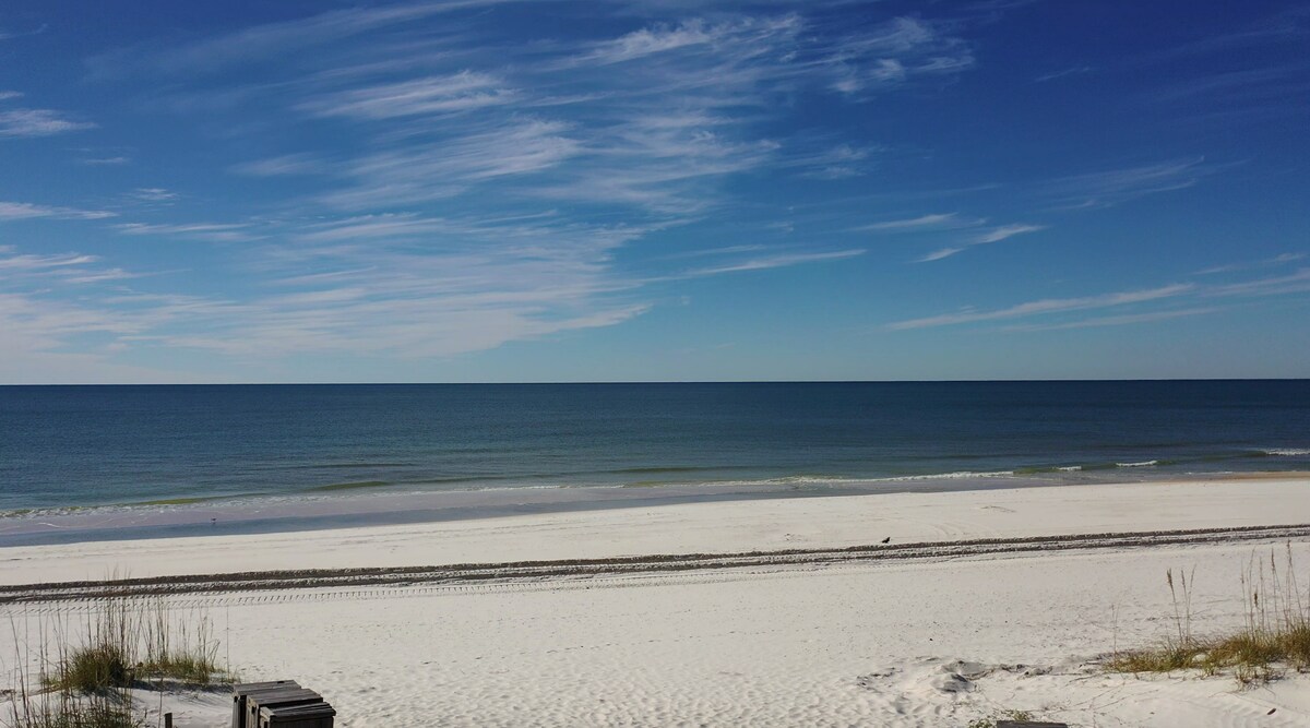 A Beach Break - A Beach Break - overlooks the pool